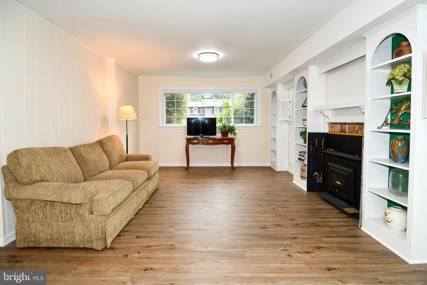 7801 CARRLEIGH PKWY, SPRINGFIELD, Virginia 22152, 5 Bedrooms Bedrooms, ,2 BathroomsBathrooms,Residential,For sale,7801 CARRLEIGH PKWY,VAFX2244440 MLS # VAFX2244440