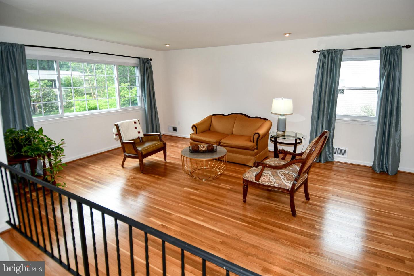 7801 CARRLEIGH PKWY, SPRINGFIELD, Virginia 22152, 5 Bedrooms Bedrooms, ,2 BathroomsBathrooms,Residential,For sale,7801 CARRLEIGH PKWY,VAFX2244440 MLS # VAFX2244440