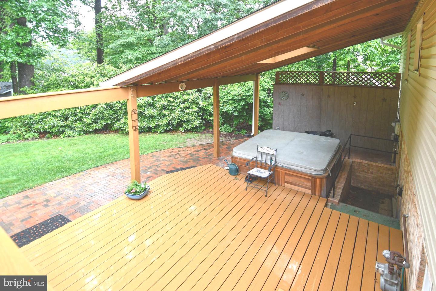 7801 CARRLEIGH PKWY, SPRINGFIELD, Virginia 22152, 5 Bedrooms Bedrooms, ,2 BathroomsBathrooms,Residential,For sale,7801 CARRLEIGH PKWY,VAFX2244440 MLS # VAFX2244440