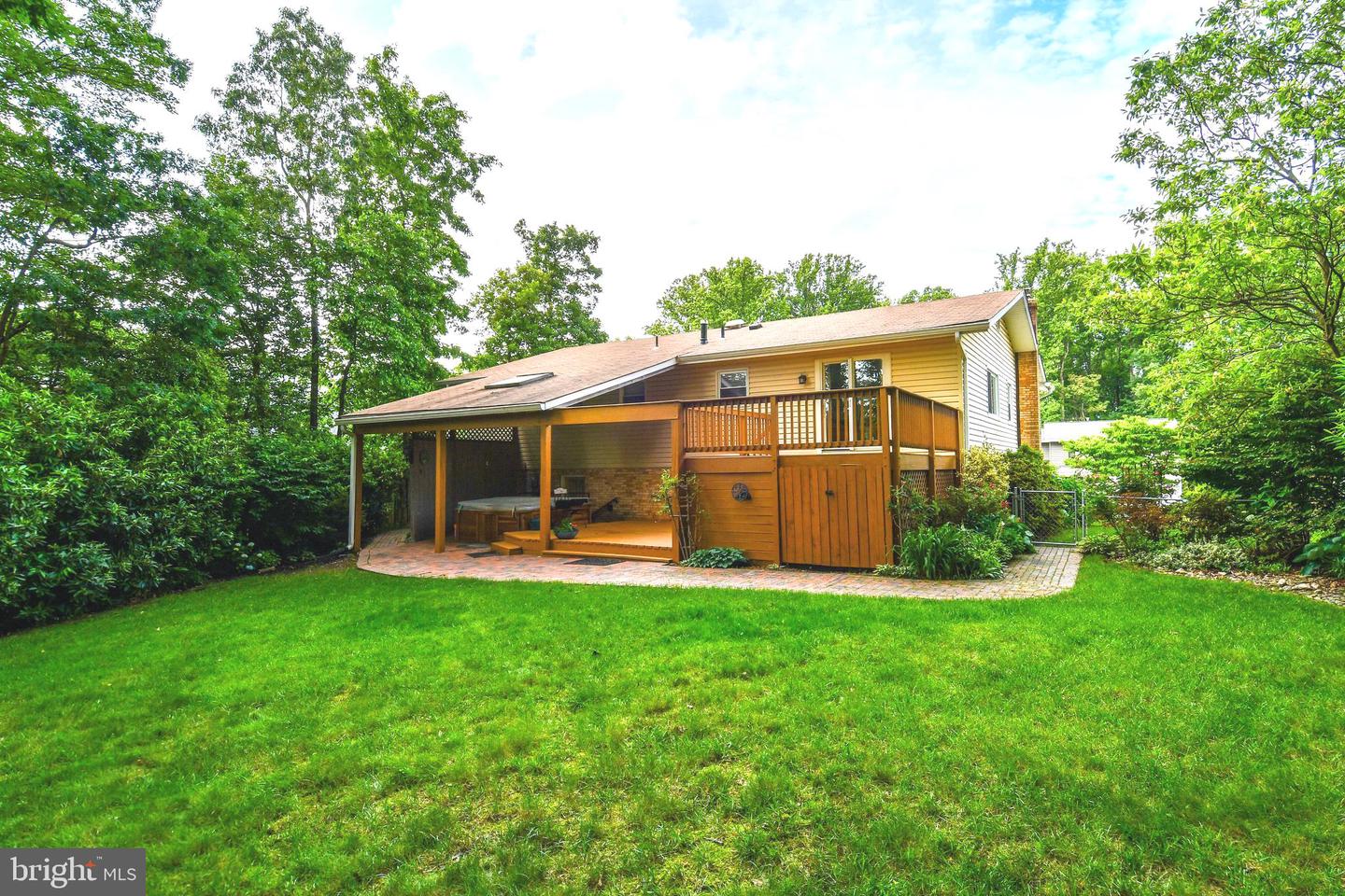 7801 CARRLEIGH PKWY, SPRINGFIELD, Virginia 22152, 5 Bedrooms Bedrooms, ,2 BathroomsBathrooms,Residential,For sale,7801 CARRLEIGH PKWY,VAFX2244440 MLS # VAFX2244440