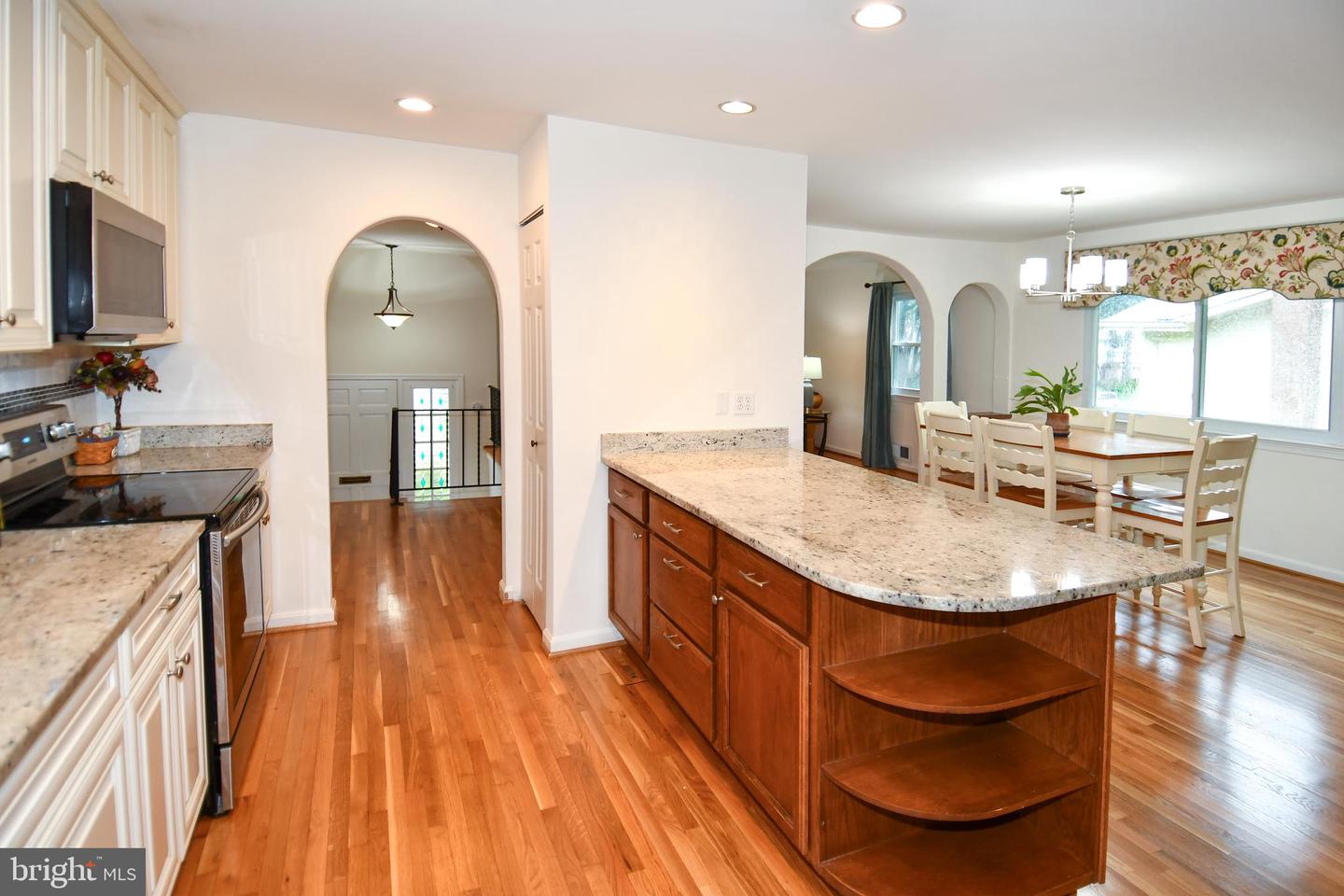 7801 CARRLEIGH PKWY, SPRINGFIELD, Virginia 22152, 5 Bedrooms Bedrooms, ,2 BathroomsBathrooms,Residential,For sale,7801 CARRLEIGH PKWY,VAFX2244440 MLS # VAFX2244440