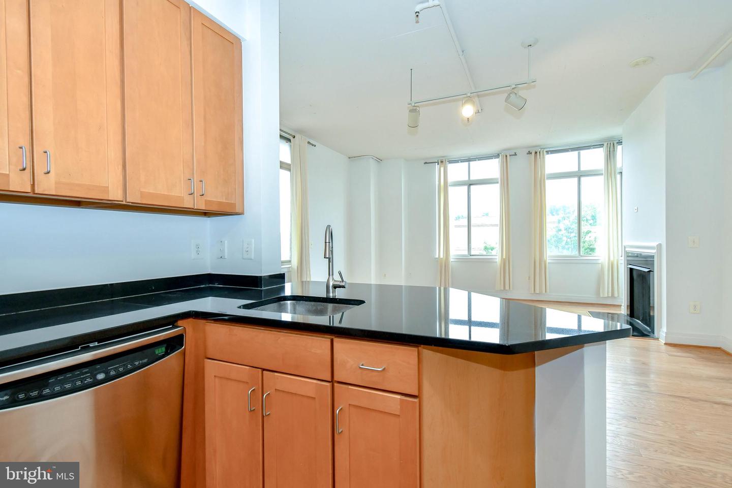 4490 MARKET COMMONS DR #302, FAIRFAX, Virginia 22033, 2 Bedrooms Bedrooms, ,2 BathroomsBathrooms,Residential,For sale,4490 MARKET COMMONS DR #302,VAFX2244718 MLS # VAFX2244718