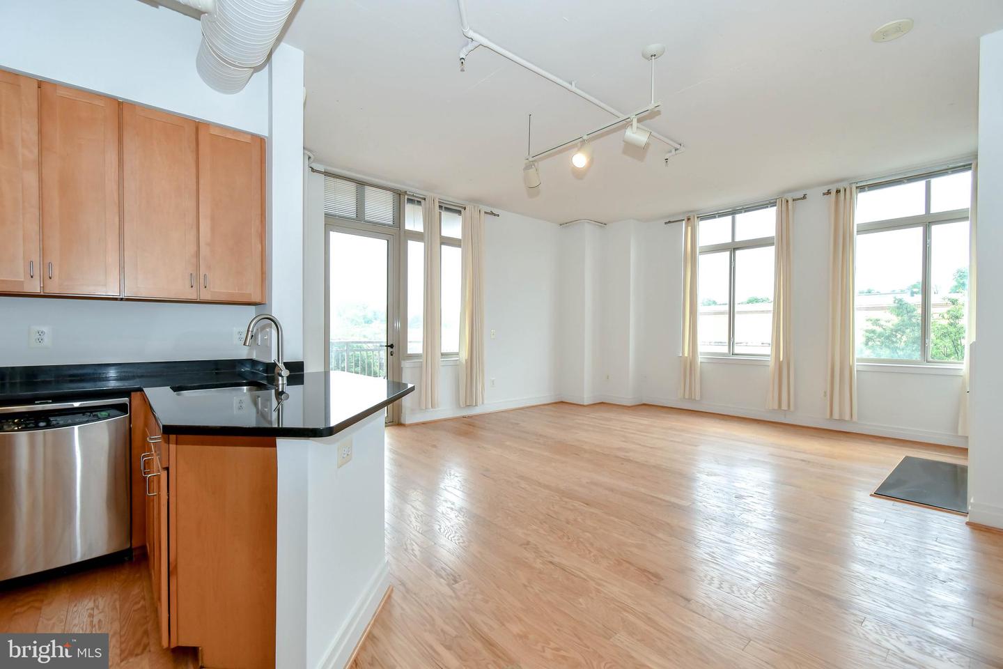 4490 MARKET COMMONS DR #302, FAIRFAX, Virginia 22033, 2 Bedrooms Bedrooms, ,2 BathroomsBathrooms,Residential,For sale,4490 MARKET COMMONS DR #302,VAFX2244718 MLS # VAFX2244718