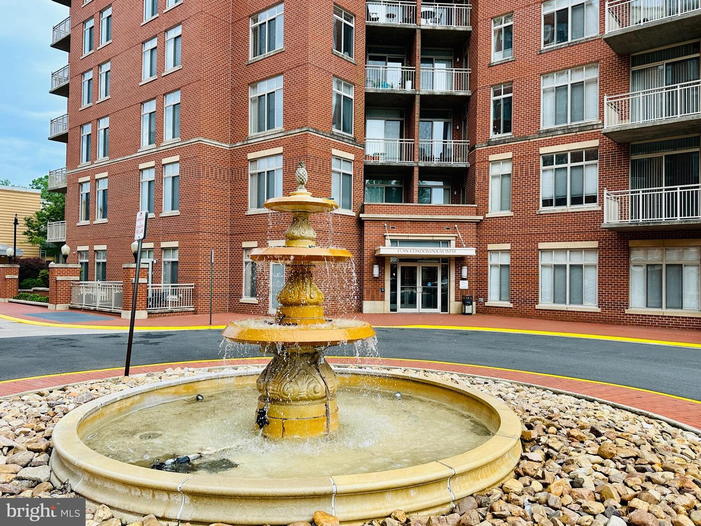 4490 MARKET COMMONS DR #302, FAIRFAX, Virginia 22033, 2 Bedrooms Bedrooms, ,2 BathroomsBathrooms,Residential,For sale,4490 MARKET COMMONS DR #302,VAFX2244718 MLS # VAFX2244718