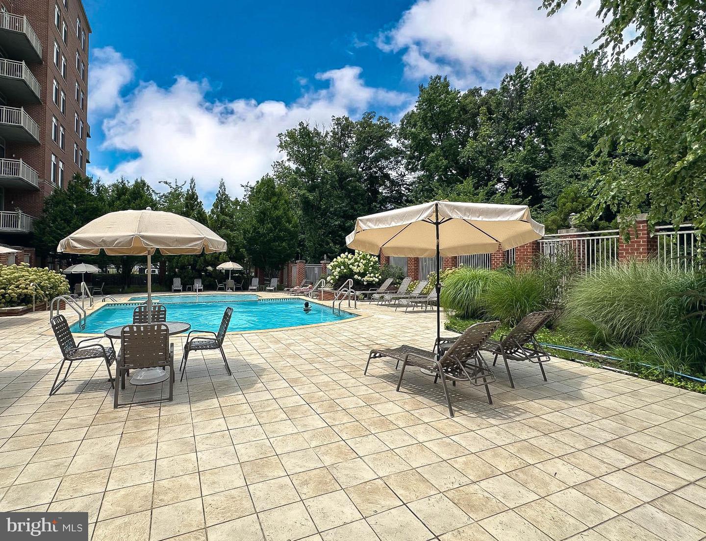 4490 MARKET COMMONS DR #302, FAIRFAX, Virginia 22033, 2 Bedrooms Bedrooms, ,2 BathroomsBathrooms,Residential,For sale,4490 MARKET COMMONS DR #302,VAFX2244718 MLS # VAFX2244718
