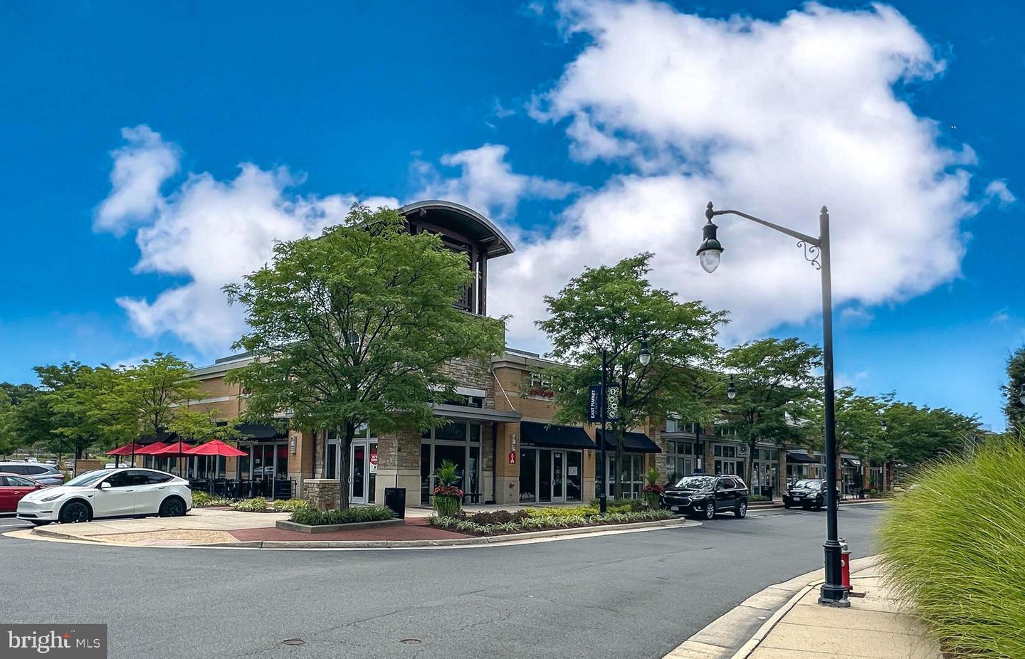 4490 MARKET COMMONS DR #302, FAIRFAX, Virginia 22033, 2 Bedrooms Bedrooms, ,2 BathroomsBathrooms,Residential,For sale,4490 MARKET COMMONS DR #302,VAFX2244718 MLS # VAFX2244718