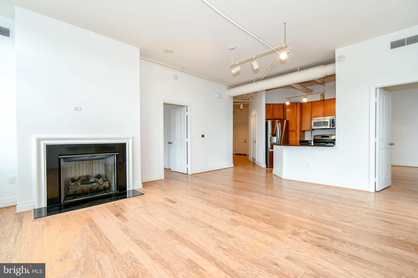 4490 MARKET COMMONS DR #302, FAIRFAX, Virginia 22033, 2 Bedrooms Bedrooms, ,2 BathroomsBathrooms,Residential,For sale,4490 MARKET COMMONS DR #302,VAFX2244718 MLS # VAFX2244718