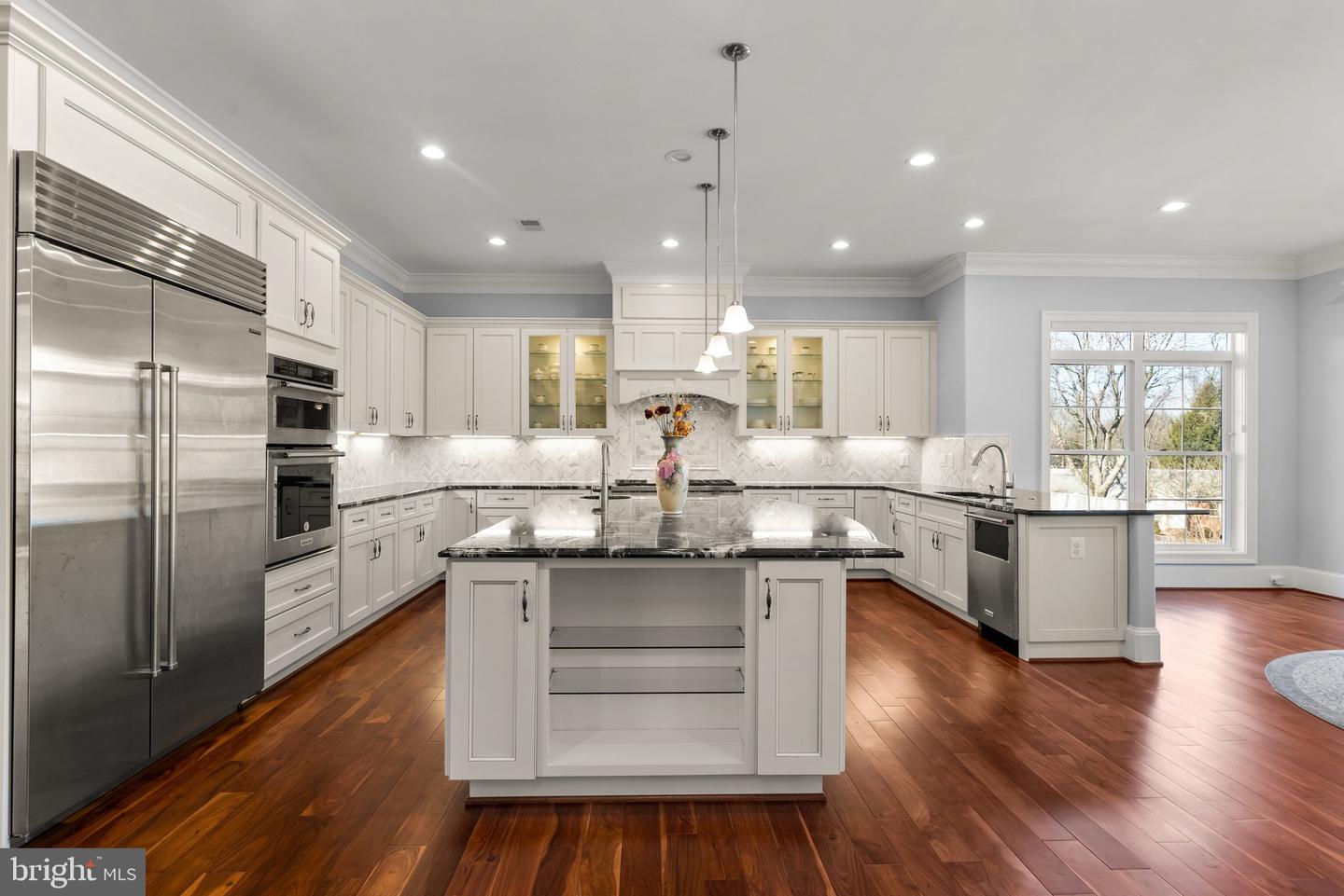 1718 CHATEAU CT, MCLEAN, Virginia 22101, 6 Bedrooms Bedrooms, ,6 BathroomsBathrooms,Residential,For sale,1718 CHATEAU CT,VAFX2244760 MLS # VAFX2244760