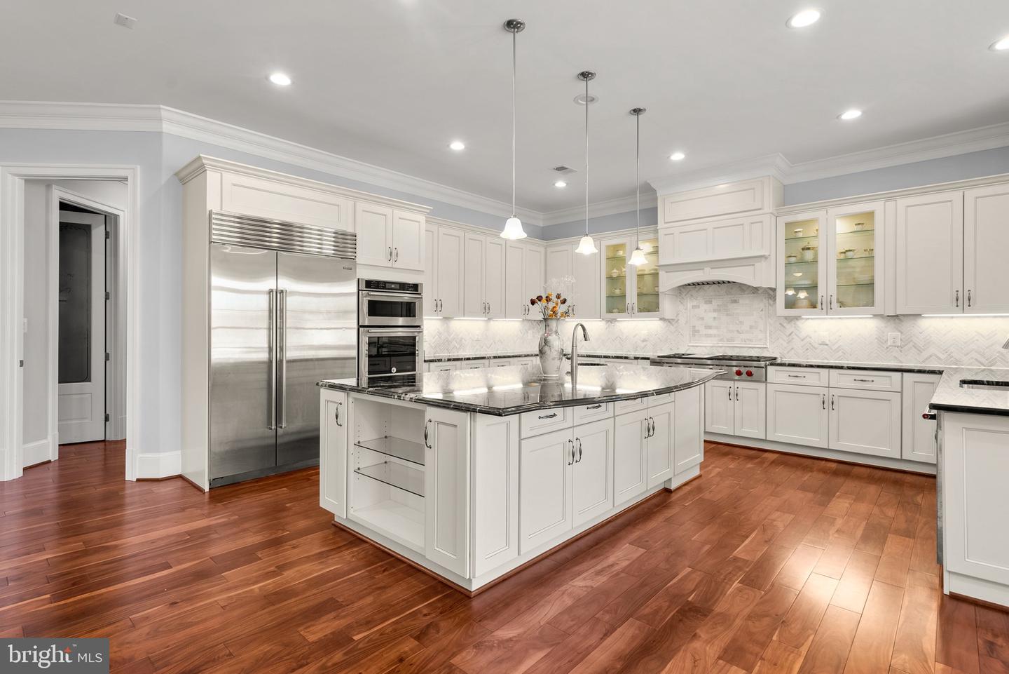 1718 CHATEAU CT, MCLEAN, Virginia 22101, 6 Bedrooms Bedrooms, ,6 BathroomsBathrooms,Residential,For sale,1718 CHATEAU CT,VAFX2244760 MLS # VAFX2244760