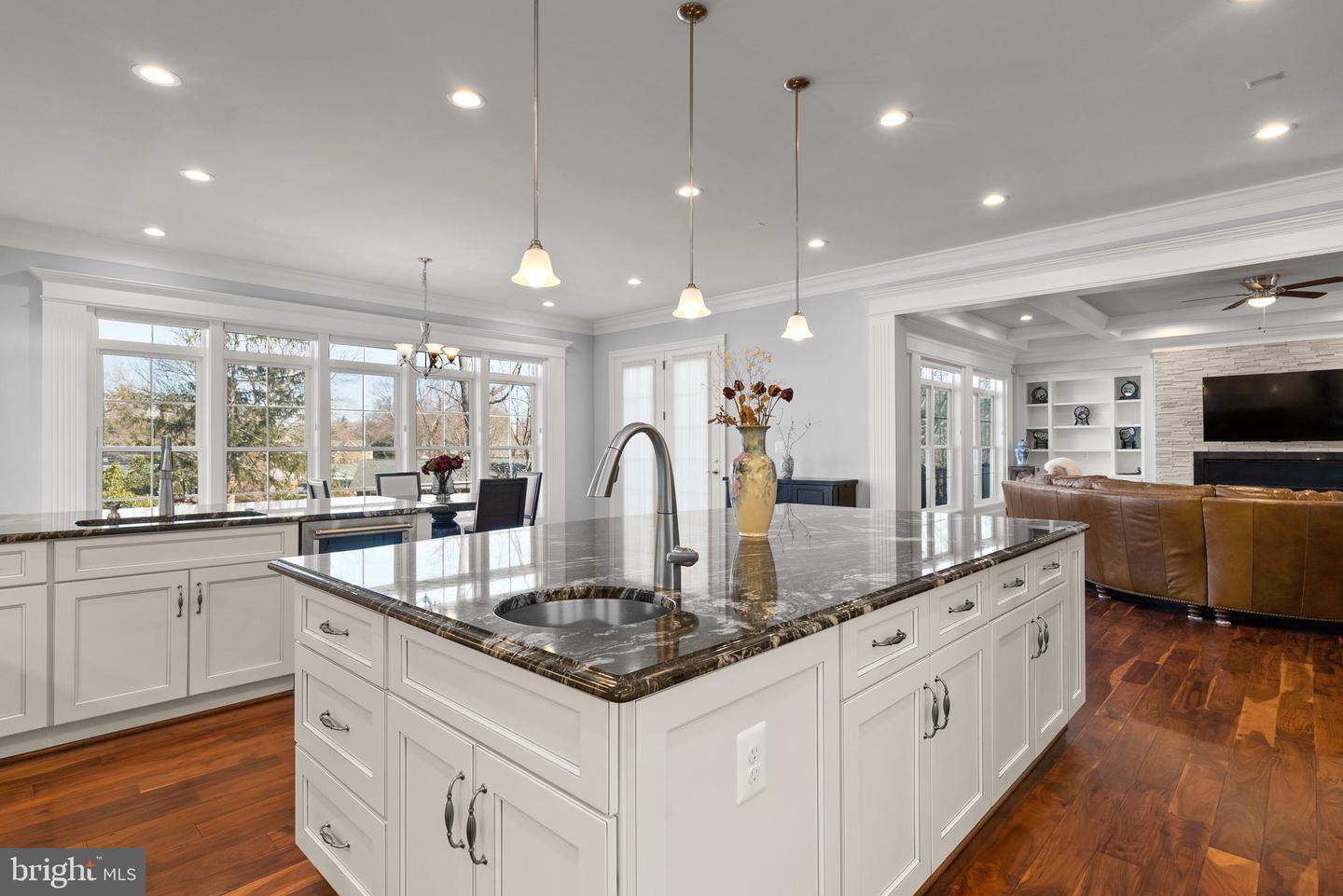 1718 CHATEAU CT, MCLEAN, Virginia 22101, 6 Bedrooms Bedrooms, ,6 BathroomsBathrooms,Residential,For sale,1718 CHATEAU CT,VAFX2244760 MLS # VAFX2244760