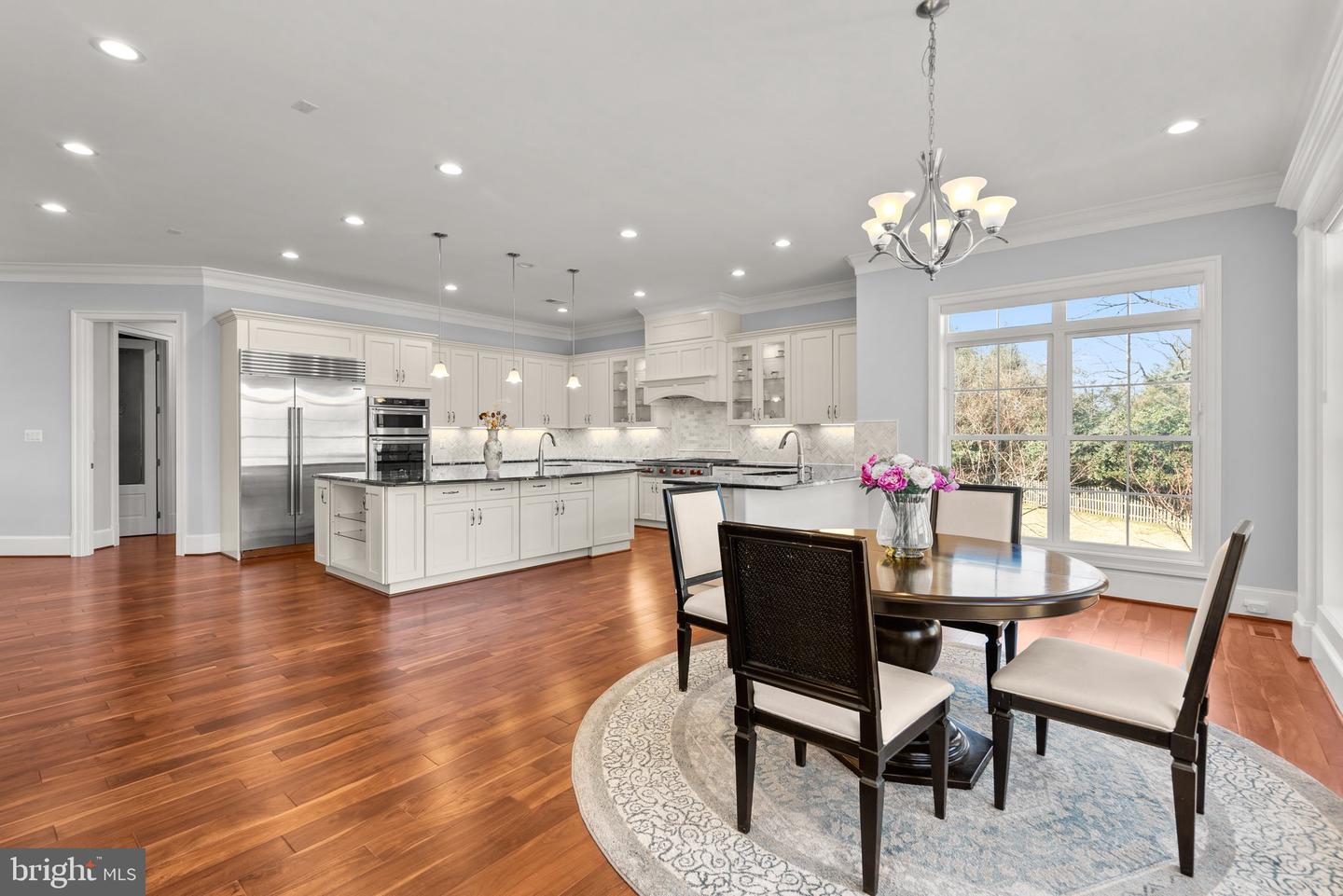 1718 CHATEAU CT, MCLEAN, Virginia 22101, 6 Bedrooms Bedrooms, ,6 BathroomsBathrooms,Residential,For sale,1718 CHATEAU CT,VAFX2244760 MLS # VAFX2244760