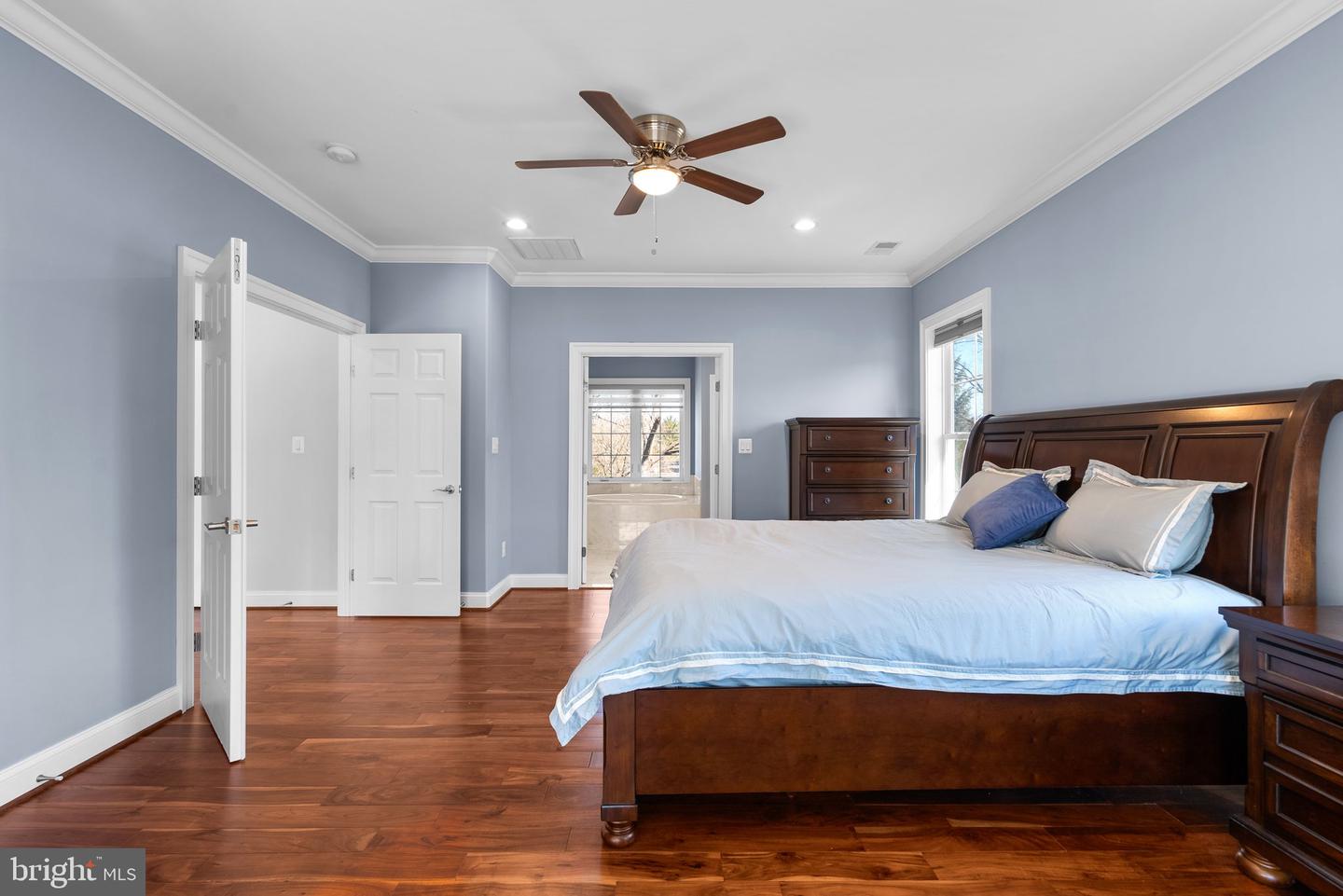 1718 CHATEAU CT, MCLEAN, Virginia 22101, 6 Bedrooms Bedrooms, ,6 BathroomsBathrooms,Residential,For sale,1718 CHATEAU CT,VAFX2244760 MLS # VAFX2244760