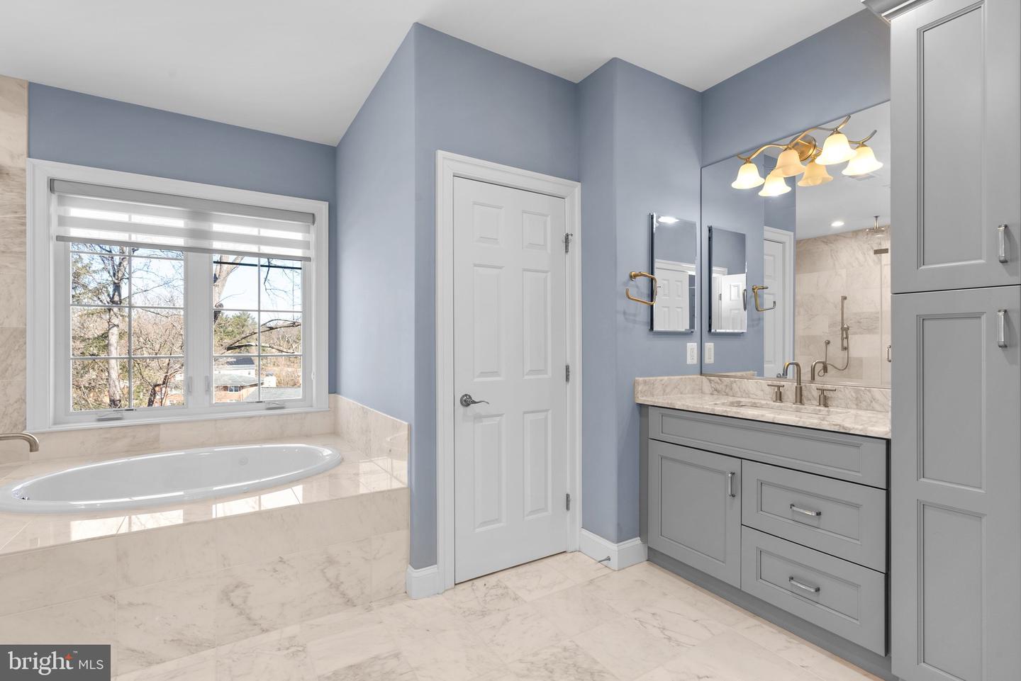 1718 CHATEAU CT, MCLEAN, Virginia 22101, 6 Bedrooms Bedrooms, ,6 BathroomsBathrooms,Residential,For sale,1718 CHATEAU CT,VAFX2244760 MLS # VAFX2244760