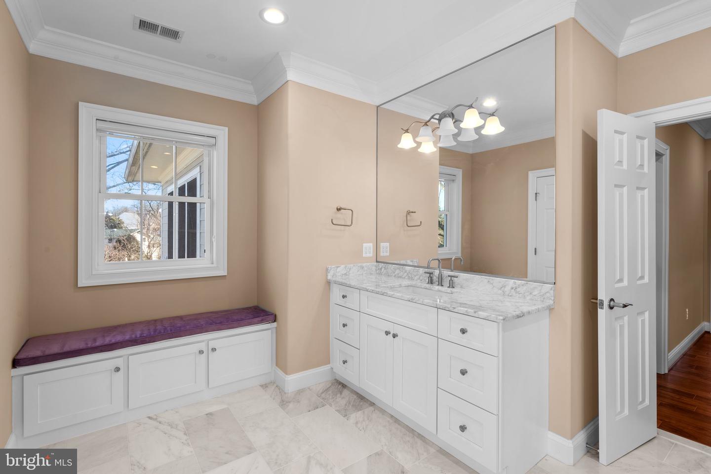 1718 CHATEAU CT, MCLEAN, Virginia 22101, 6 Bedrooms Bedrooms, ,6 BathroomsBathrooms,Residential,For sale,1718 CHATEAU CT,VAFX2244760 MLS # VAFX2244760