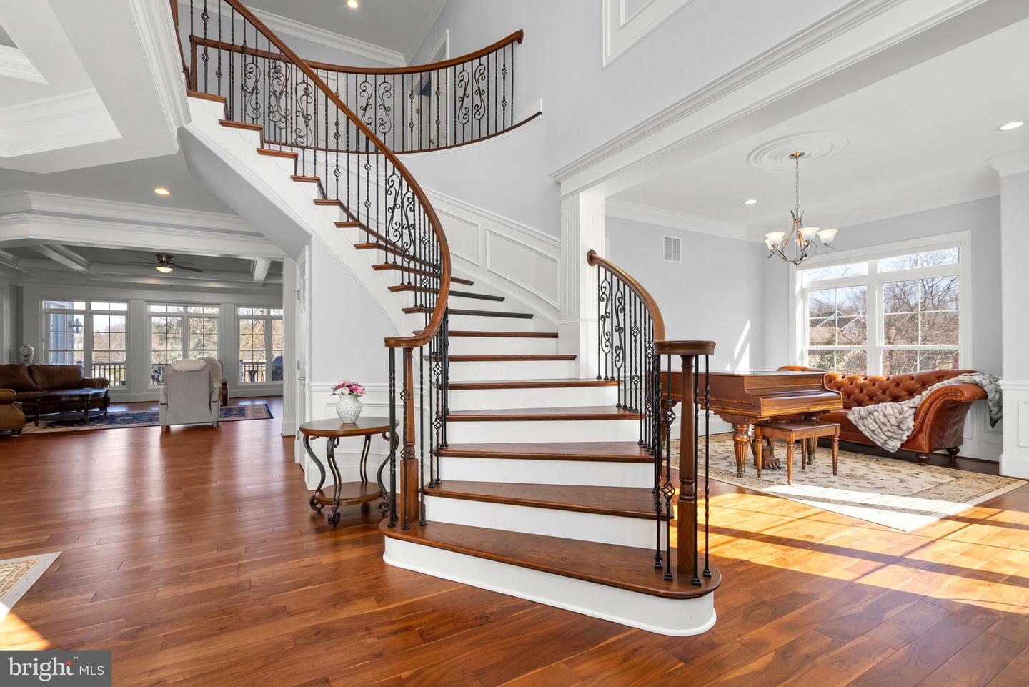 1718 CHATEAU CT, MCLEAN, Virginia 22101, 6 Bedrooms Bedrooms, ,6 BathroomsBathrooms,Residential,For sale,1718 CHATEAU CT,VAFX2244760 MLS # VAFX2244760