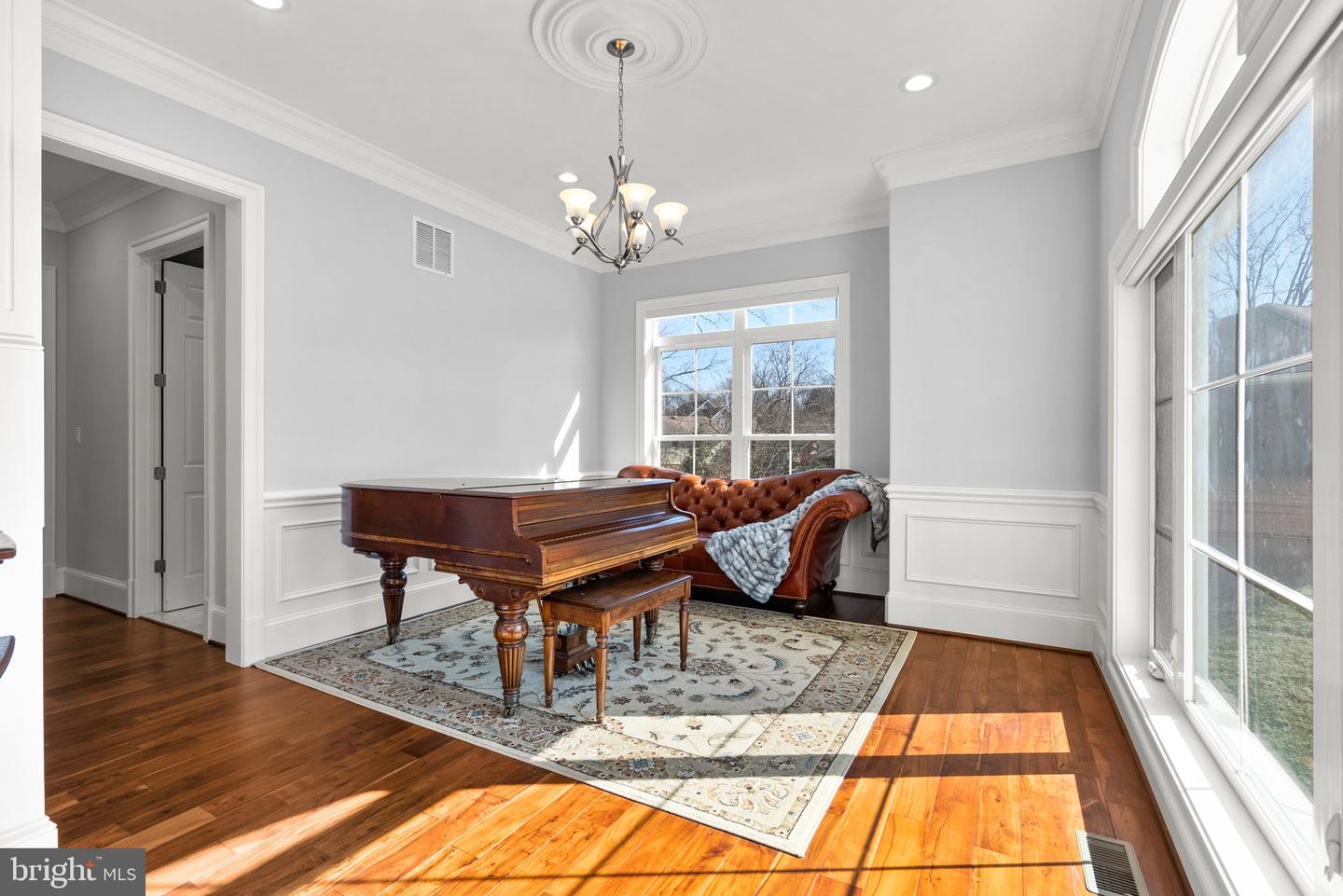 1718 CHATEAU CT, MCLEAN, Virginia 22101, 6 Bedrooms Bedrooms, ,6 BathroomsBathrooms,Residential,For sale,1718 CHATEAU CT,VAFX2244760 MLS # VAFX2244760