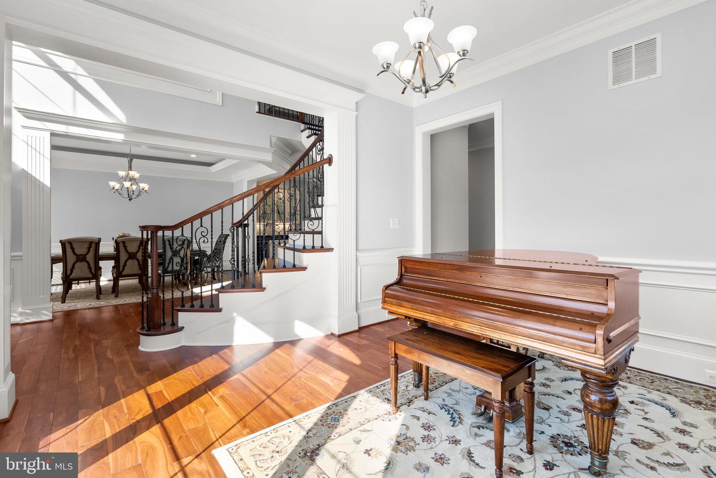 1718 CHATEAU CT, MCLEAN, Virginia 22101, 6 Bedrooms Bedrooms, ,6 BathroomsBathrooms,Residential,For sale,1718 CHATEAU CT,VAFX2244760 MLS # VAFX2244760