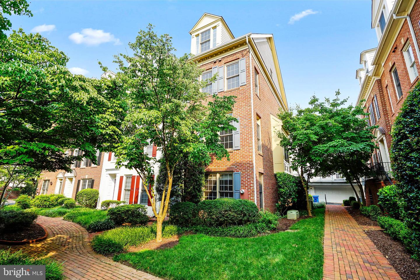 8837 ASHGROVE HOUSE LN, VIENNA, Virginia 22182, 3 Bedrooms Bedrooms, ,3 BathroomsBathrooms,Residential,For sale,8837 ASHGROVE HOUSE LN,VAFX2244492 MLS # VAFX2244492