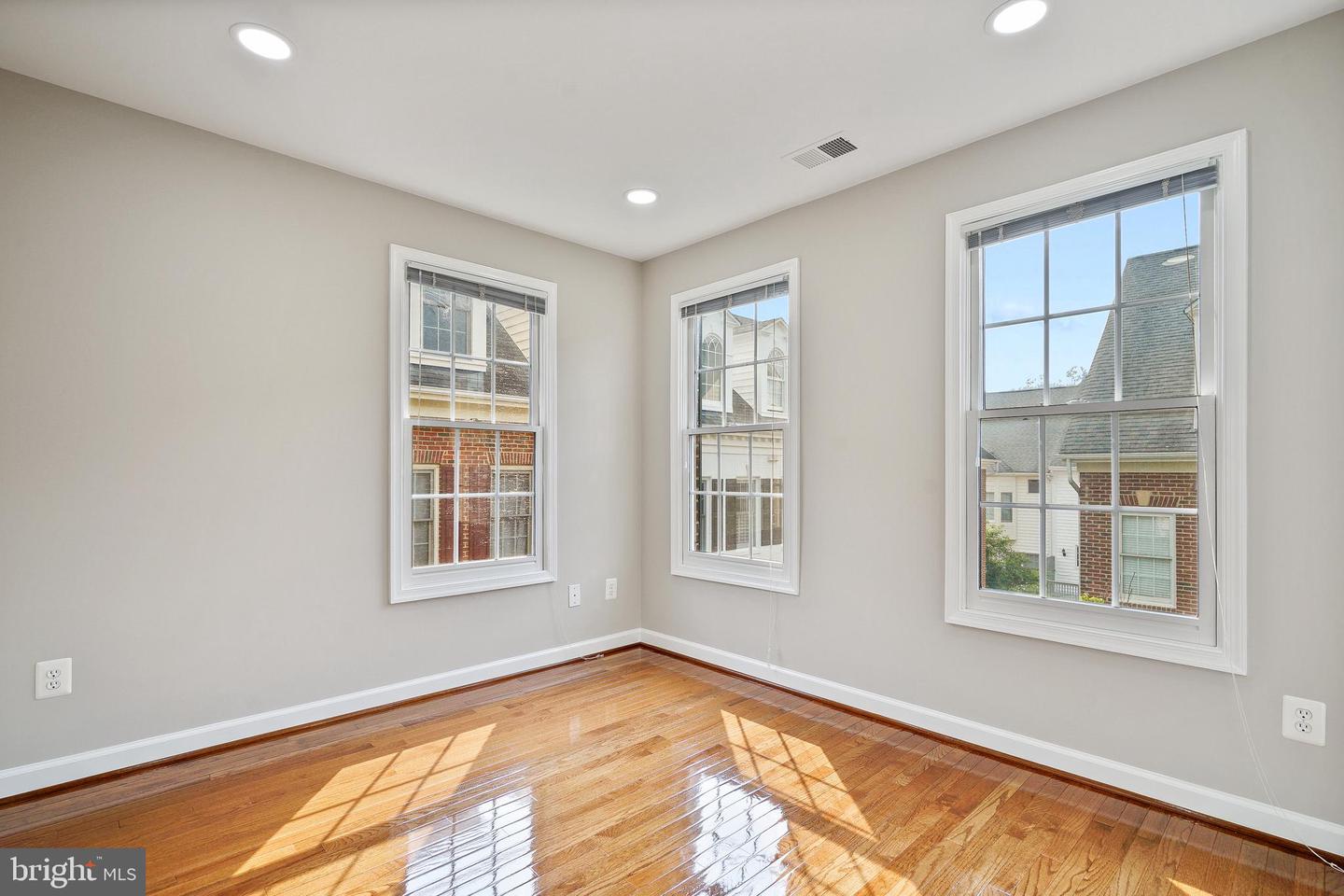 8837 ASHGROVE HOUSE LN, VIENNA, Virginia 22182, 3 Bedrooms Bedrooms, ,3 BathroomsBathrooms,Residential,For sale,8837 ASHGROVE HOUSE LN,VAFX2244492 MLS # VAFX2244492