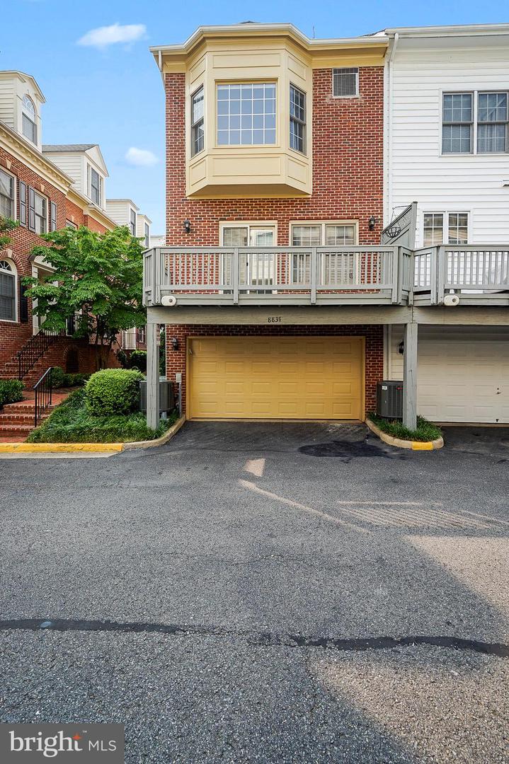 8837 ASHGROVE HOUSE LN, VIENNA, Virginia 22182, 3 Bedrooms Bedrooms, ,3 BathroomsBathrooms,Residential,For sale,8837 ASHGROVE HOUSE LN,VAFX2244492 MLS # VAFX2244492