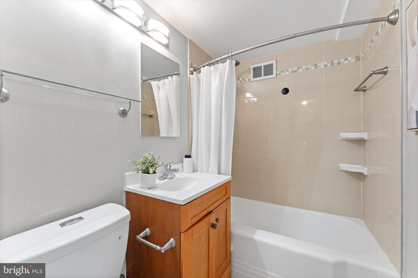 3701 CONNECTICUT AVE NW #502, WASHINGTON, District Of Columbia 20008, 1 Bedroom Bedrooms, ,1 BathroomBathrooms,Residential,For sale,3701 CONNECTICUT AVE NW #502,DCDC2203438 MLS # DCDC2203438