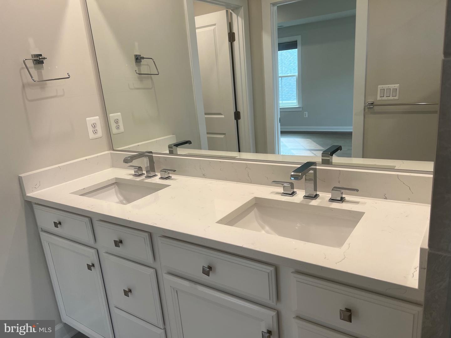 6730 24TH CT N, ARLINGTON, Virginia 22205, 4 Bedrooms Bedrooms, ,4 BathroomsBathrooms,Residential,For sale,6730 24TH CT N,VAAR2058532 MLS # VAAR2058532