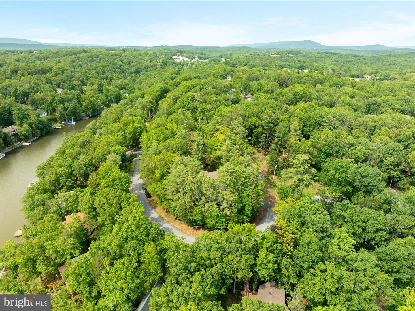 228 SUNSET CIR, CROSS JUNCTION, Virginia 22625, 4 Bedrooms Bedrooms, ,2 BathroomsBathrooms,Residential,For sale,228 SUNSET CIR,VAFV2034574 MLS # VAFV2034574