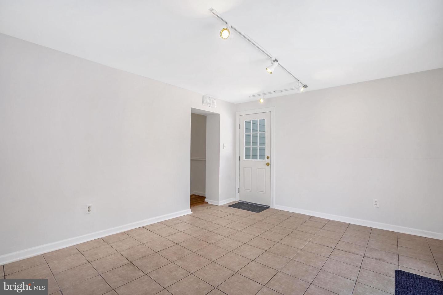 6710 RED JACKET RD, SPRINGFIELD, Virginia 22152, 4 Bedrooms Bedrooms, ,2 BathroomsBathrooms,Residential,For sale,6710 RED JACKET RD,VAFX2244726 MLS # VAFX2244726