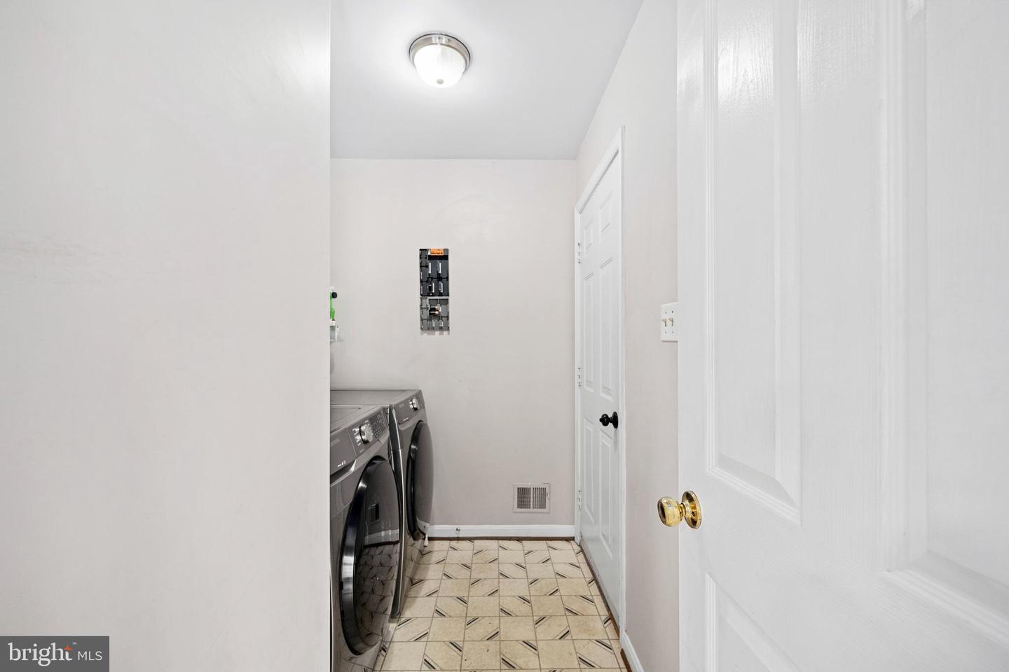 13507 FOX CHASE LN, SPOTSYLVANIA, Virginia 22553, 4 Bedrooms Bedrooms, ,3 BathroomsBathrooms,Residential,For sale,13507 FOX CHASE LN,VASP2033622 MLS # VASP2033622