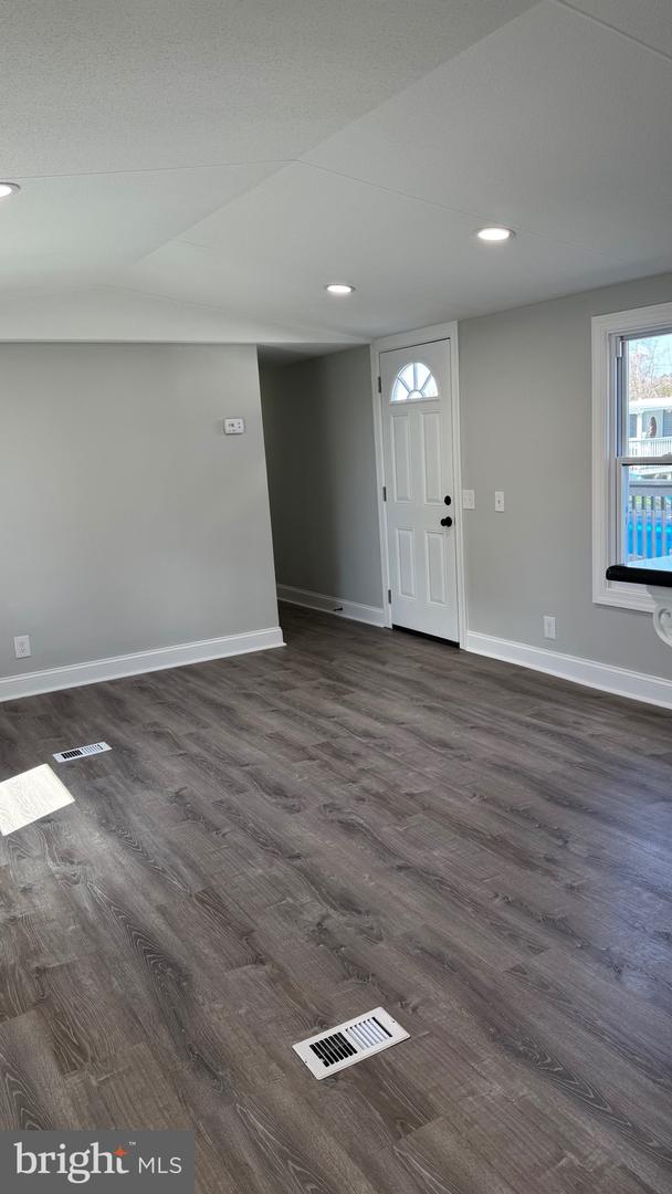 12 SUSAN ST, STAFFORD, Virginia 22556, 3 Bedrooms Bedrooms, ,2 BathroomsBathrooms,Residential,For sale,12 SUSAN ST,VAST2039422 MLS # VAST2039422