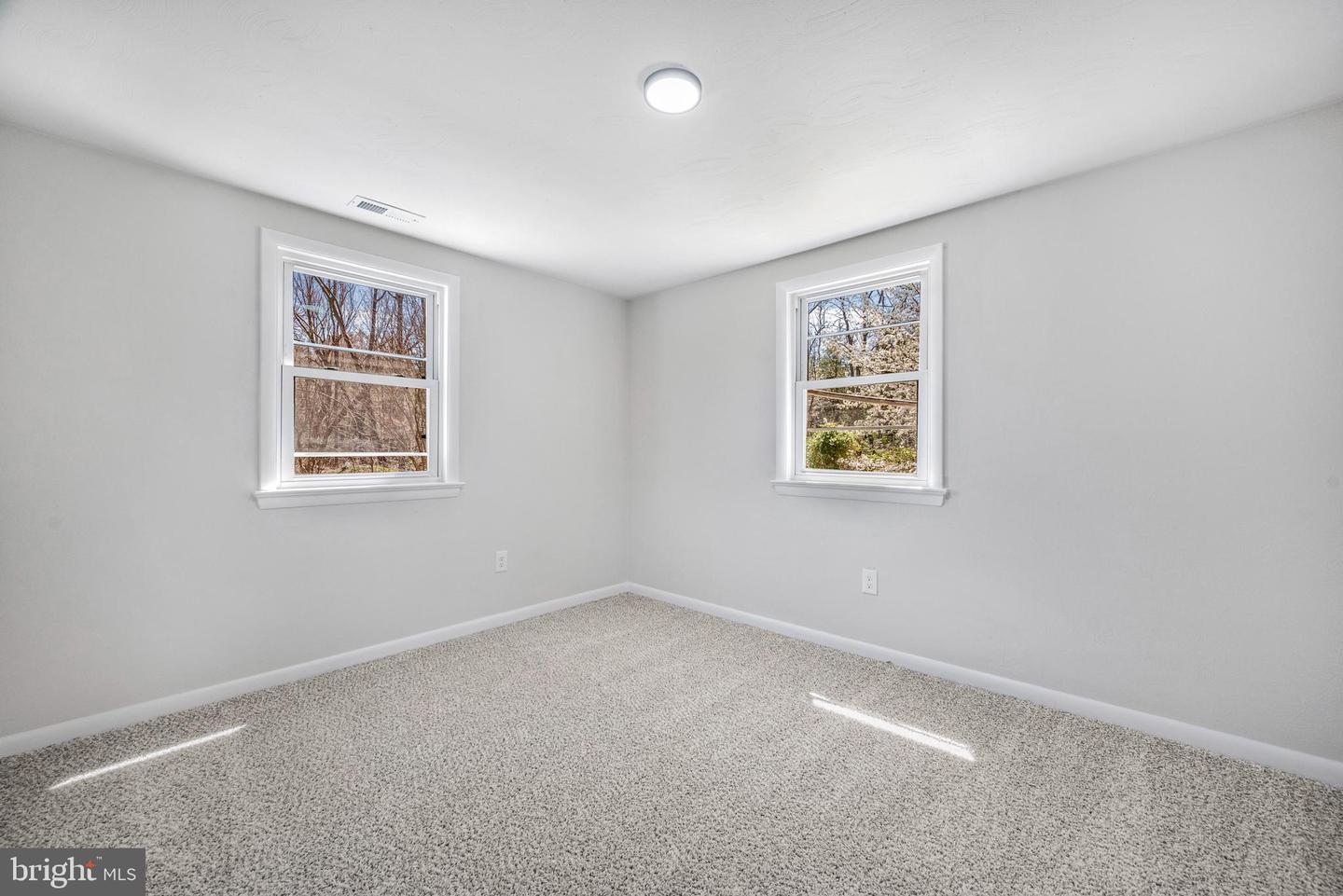 9818 GEORGE WASHINGTON MEMORIAL HWY, GLOUCESTER, Virginia 23061, 3 Bedrooms Bedrooms, 6 Rooms Rooms,2 BathroomsBathrooms,Residential,For sale,9818 GEORGE WASHINGTON MEMORIAL HWY,VAGV2000108 MLS # VAGV2000108