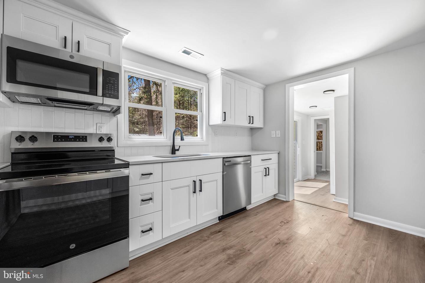 9818 GEORGE WASHINGTON MEMORIAL HWY, GLOUCESTER, Virginia 23061, 3 Bedrooms Bedrooms, 6 Rooms Rooms,2 BathroomsBathrooms,Residential,For sale,9818 GEORGE WASHINGTON MEMORIAL HWY,VAGV2000108 MLS # VAGV2000108