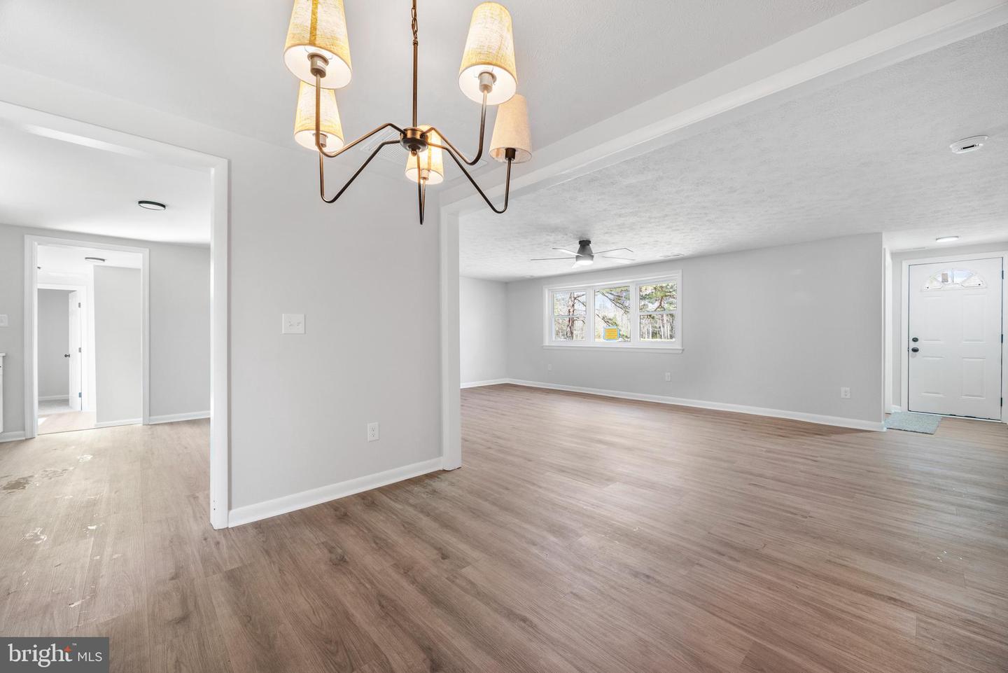 9818 GEORGE WASHINGTON MEMORIAL HWY, GLOUCESTER, Virginia 23061, 3 Bedrooms Bedrooms, 6 Rooms Rooms,2 BathroomsBathrooms,Residential,For sale,9818 GEORGE WASHINGTON MEMORIAL HWY,VAGV2000108 MLS # VAGV2000108