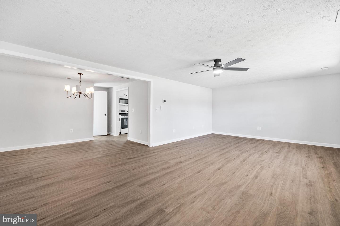9818 GEORGE WASHINGTON MEMORIAL HWY, GLOUCESTER, Virginia 23061, 3 Bedrooms Bedrooms, 6 Rooms Rooms,2 BathroomsBathrooms,Residential,For sale,9818 GEORGE WASHINGTON MEMORIAL HWY,VAGV2000108 MLS # VAGV2000108