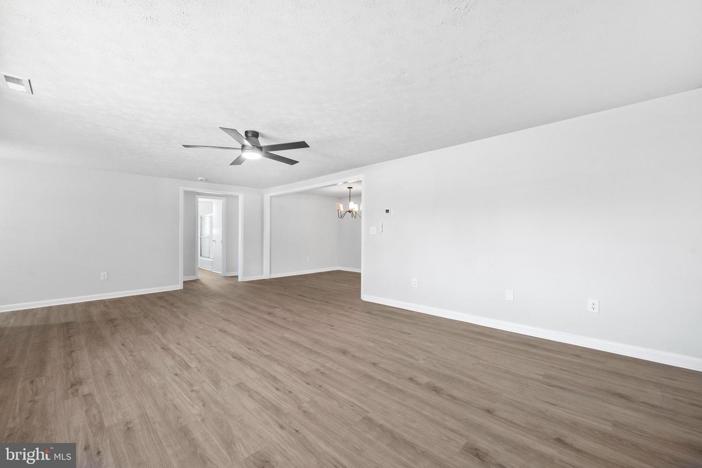 9818 GEORGE WASHINGTON MEMORIAL HWY, GLOUCESTER, Virginia 23061, 3 Bedrooms Bedrooms, 6 Rooms Rooms,2 BathroomsBathrooms,Residential,For sale,9818 GEORGE WASHINGTON MEMORIAL HWY,VAGV2000108 MLS # VAGV2000108