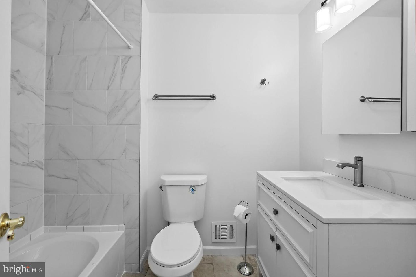 7007 GILLINGS RD, SPRINGFIELD, Virginia 22152, 5 Bedrooms Bedrooms, ,2 BathroomsBathrooms,Residential,For sale,7007 GILLINGS RD,VAFX2236326 MLS # VAFX2236326