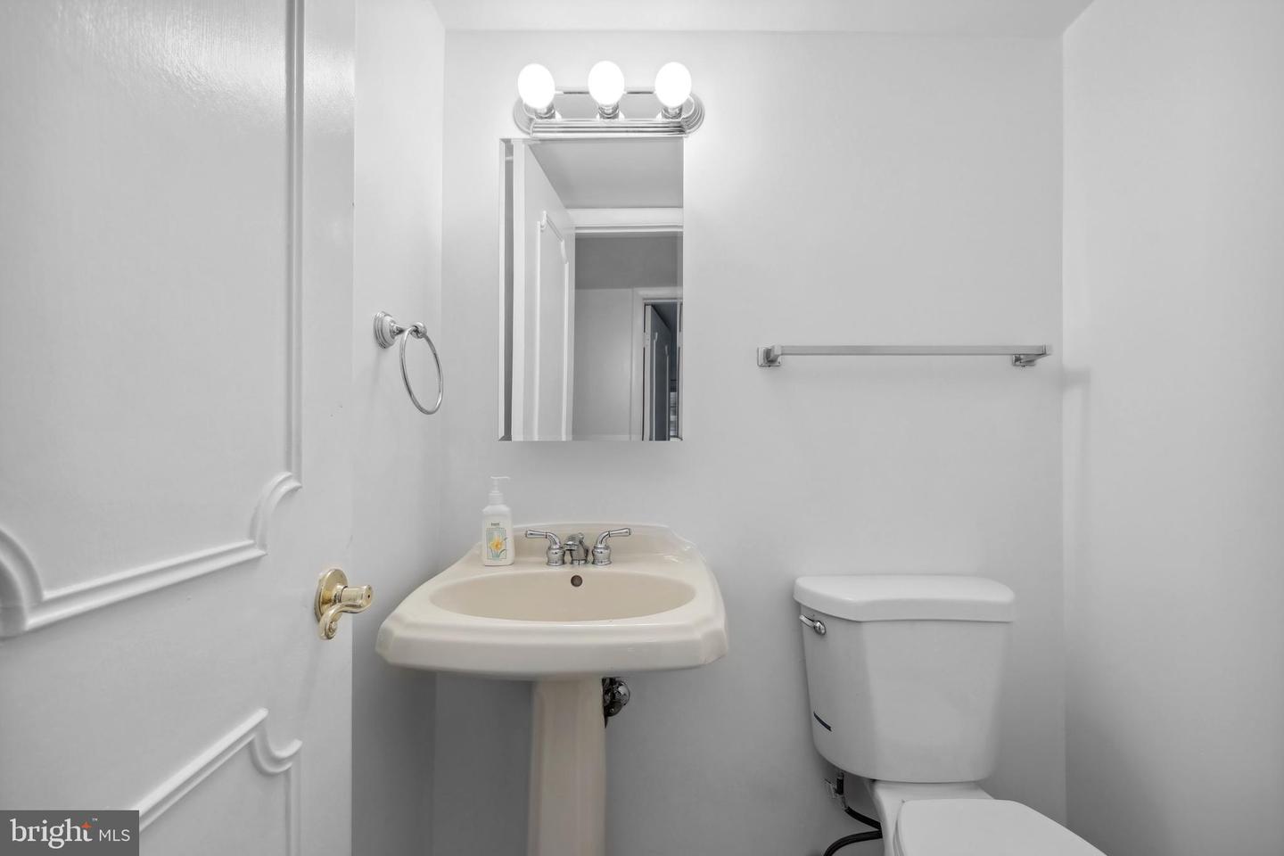 7007 GILLINGS RD, SPRINGFIELD, Virginia 22152, 5 Bedrooms Bedrooms, ,2 BathroomsBathrooms,Residential,For sale,7007 GILLINGS RD,VAFX2236326 MLS # VAFX2236326