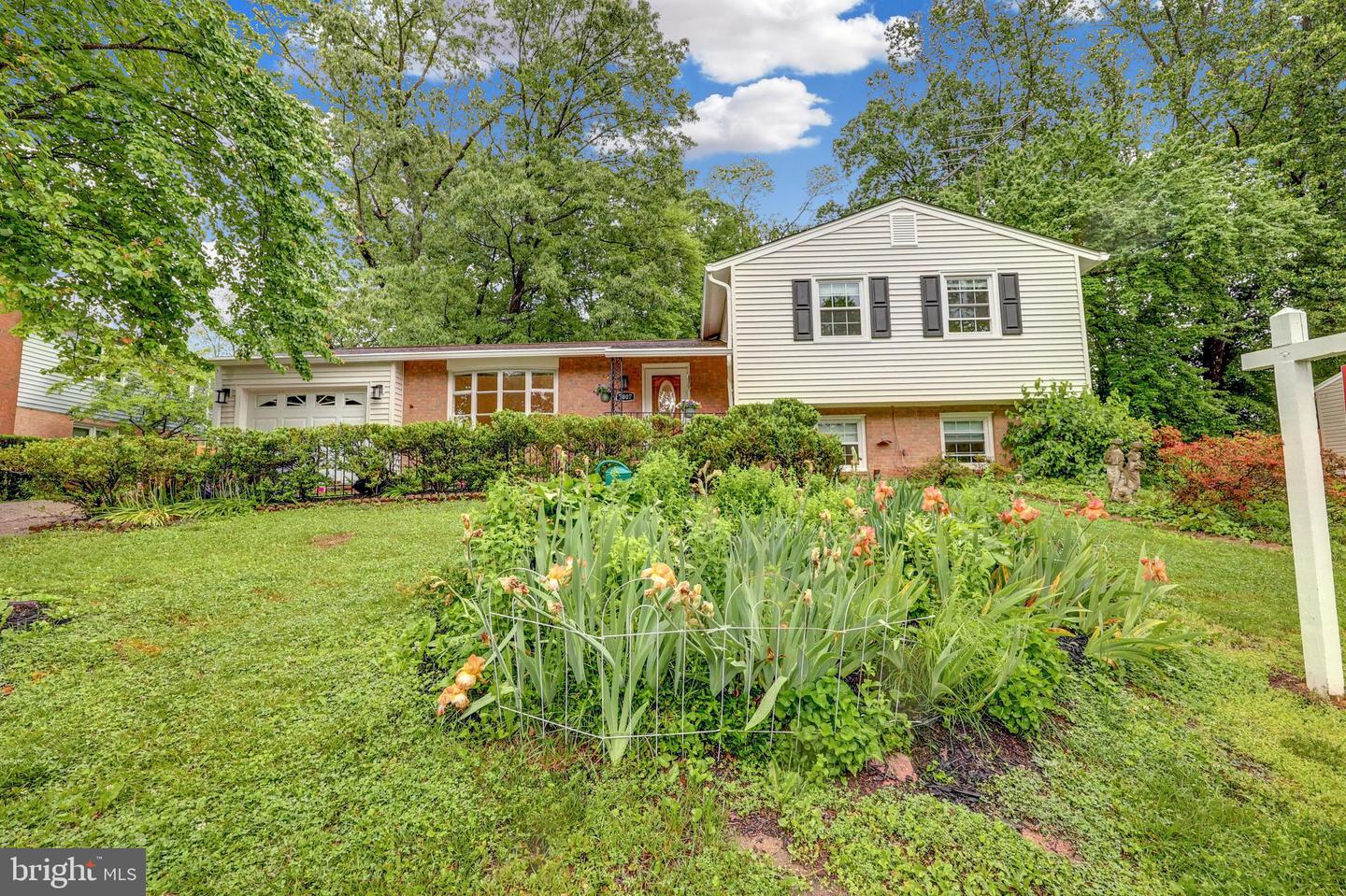 7007 GILLINGS RD, SPRINGFIELD, Virginia 22152, 5 Bedrooms Bedrooms, ,2 BathroomsBathrooms,Residential,For sale,7007 GILLINGS RD,VAFX2236326 MLS # VAFX2236326