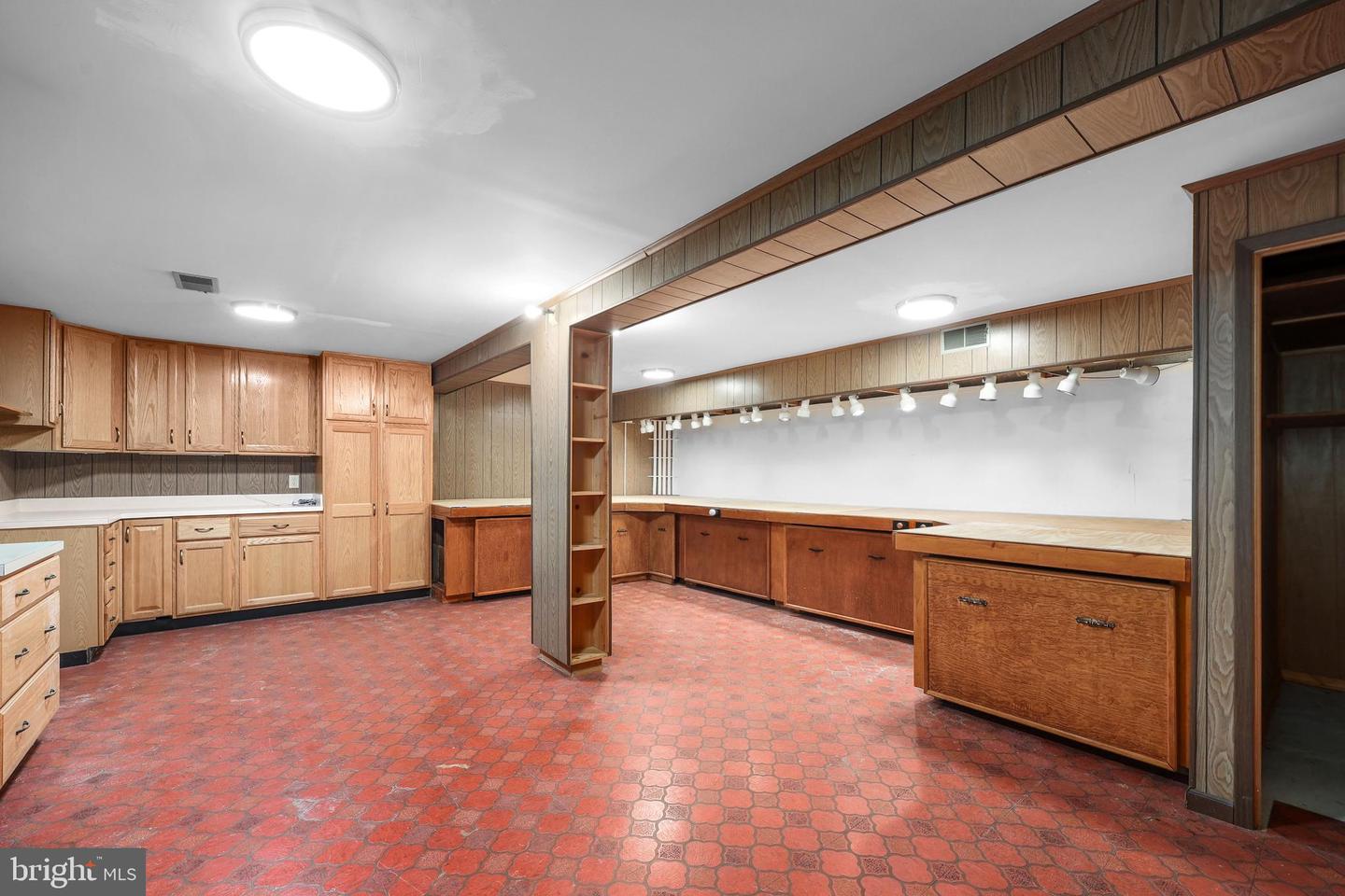 7007 GILLINGS RD, SPRINGFIELD, Virginia 22152, 5 Bedrooms Bedrooms, ,2 BathroomsBathrooms,Residential,For sale,7007 GILLINGS RD,VAFX2236326 MLS # VAFX2236326
