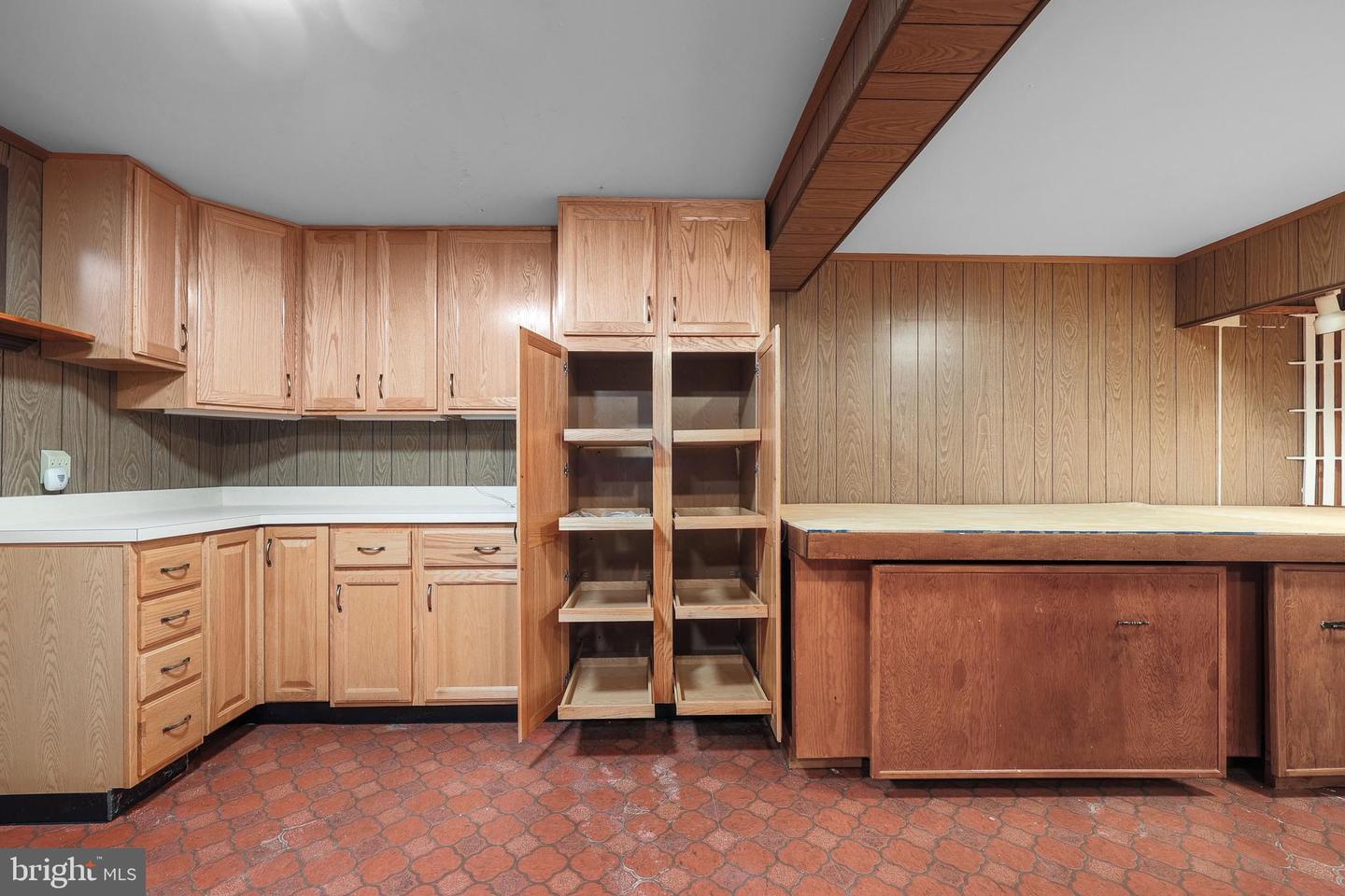 7007 GILLINGS RD, SPRINGFIELD, Virginia 22152, 5 Bedrooms Bedrooms, ,2 BathroomsBathrooms,Residential,For sale,7007 GILLINGS RD,VAFX2236326 MLS # VAFX2236326