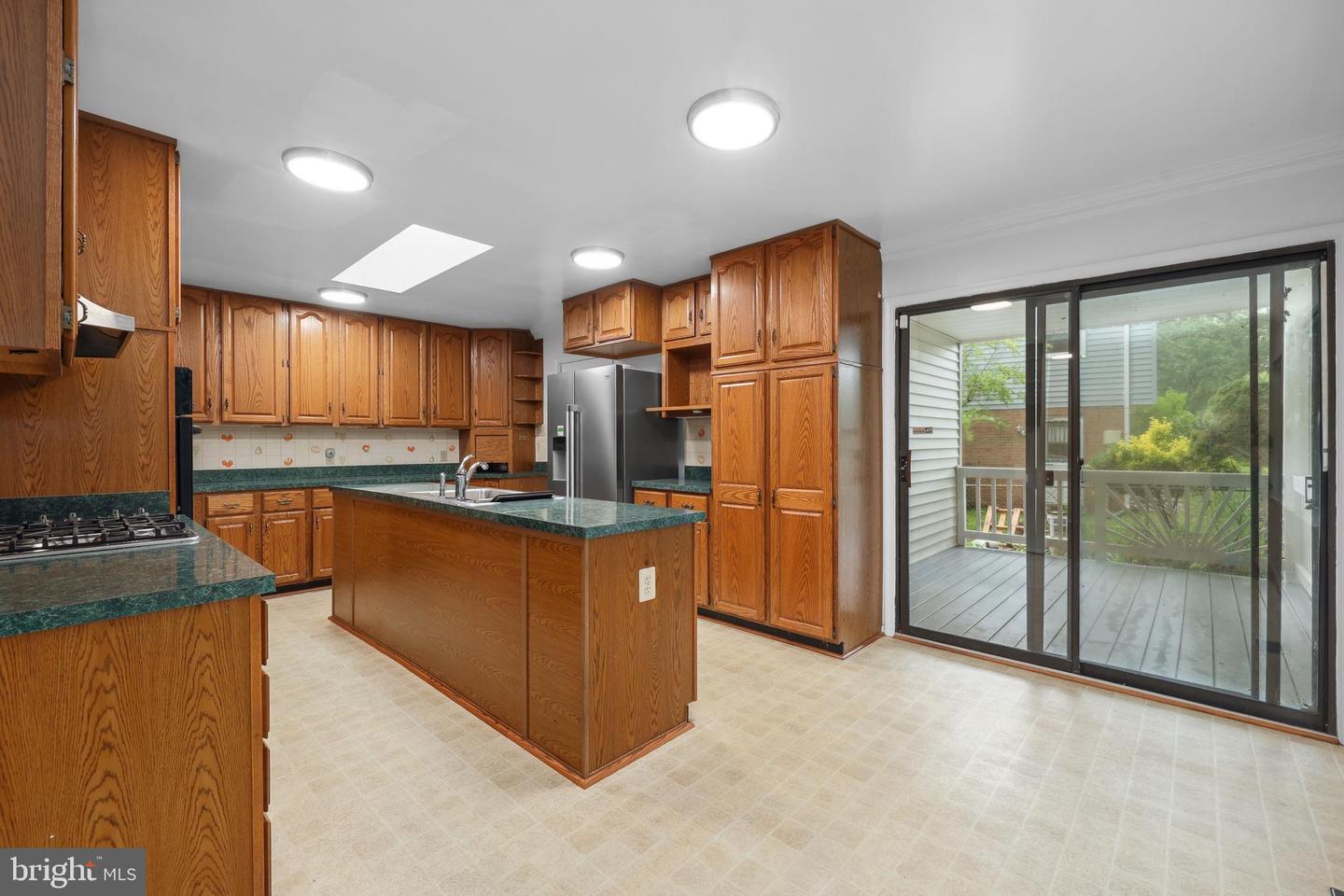 7007 GILLINGS RD, SPRINGFIELD, Virginia 22152, 5 Bedrooms Bedrooms, ,2 BathroomsBathrooms,Residential,For sale,7007 GILLINGS RD,VAFX2236326 MLS # VAFX2236326