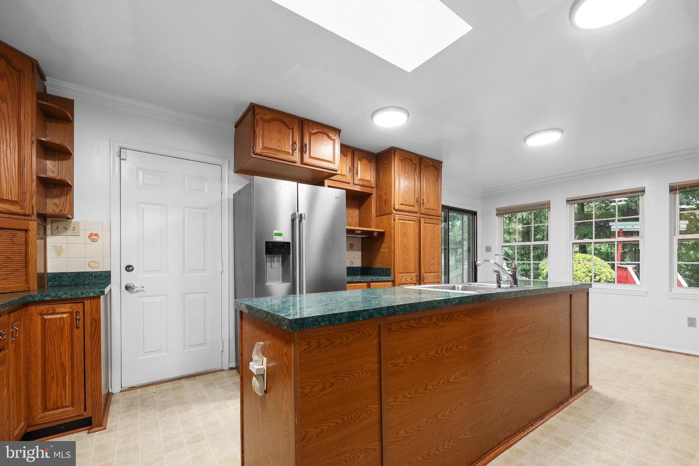 7007 GILLINGS RD, SPRINGFIELD, Virginia 22152, 5 Bedrooms Bedrooms, ,2 BathroomsBathrooms,Residential,For sale,7007 GILLINGS RD,VAFX2236326 MLS # VAFX2236326