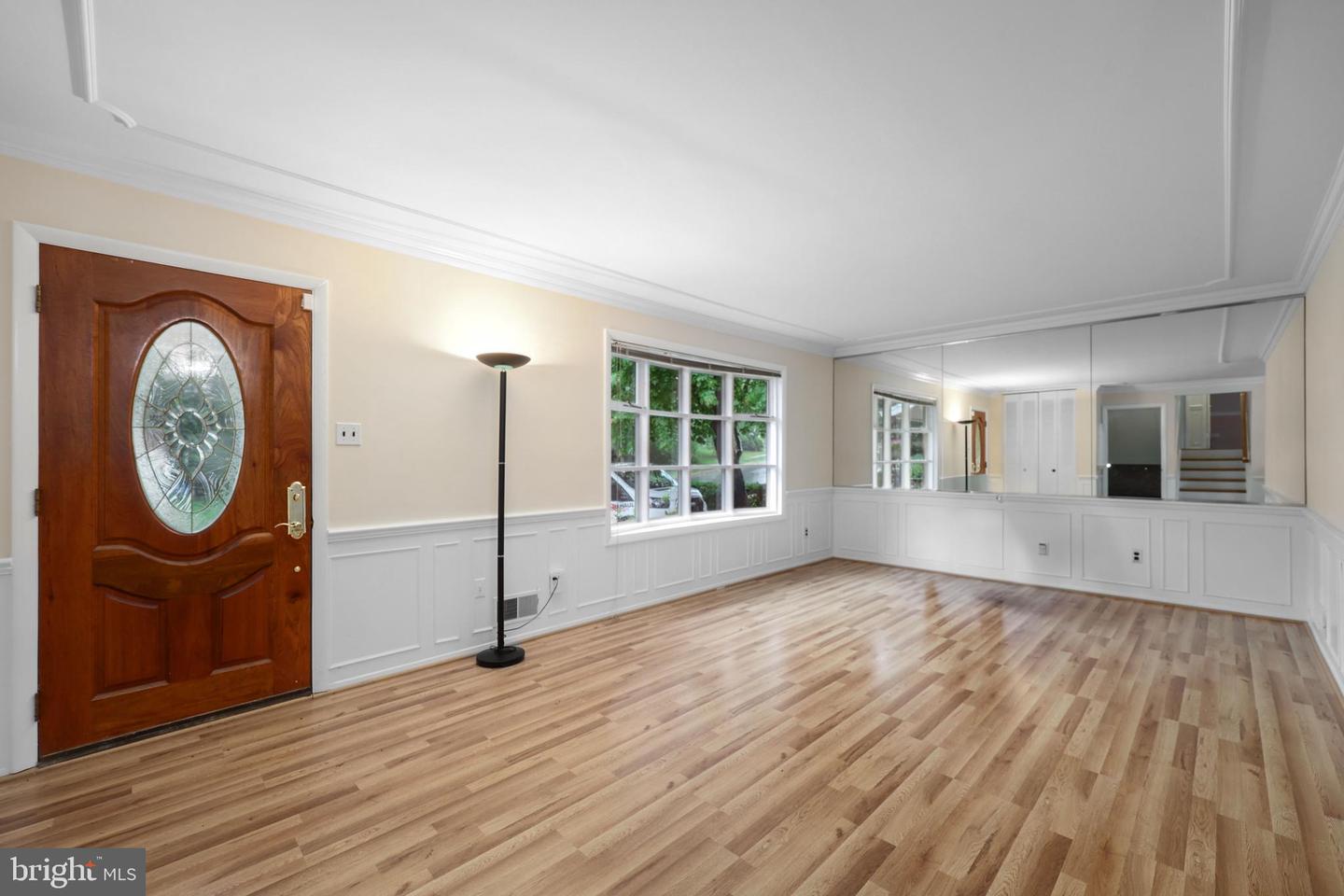 7007 GILLINGS RD, SPRINGFIELD, Virginia 22152, 5 Bedrooms Bedrooms, ,2 BathroomsBathrooms,Residential,For sale,7007 GILLINGS RD,VAFX2236326 MLS # VAFX2236326
