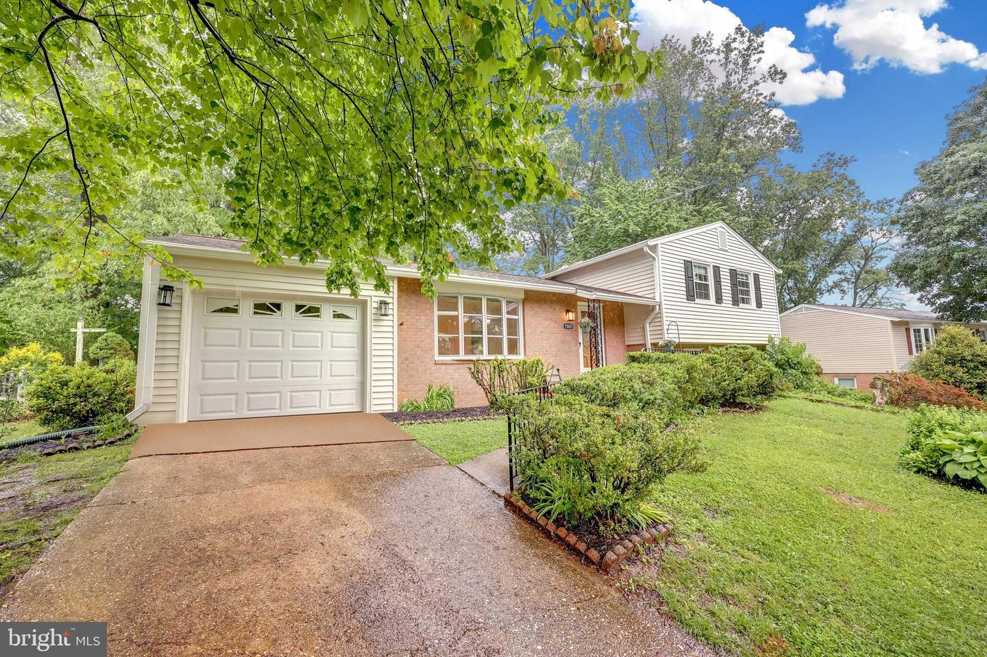 7007 GILLINGS RD, SPRINGFIELD, Virginia 22152, 5 Bedrooms Bedrooms, ,2 BathroomsBathrooms,Residential,For sale,7007 GILLINGS RD,VAFX2236326 MLS # VAFX2236326