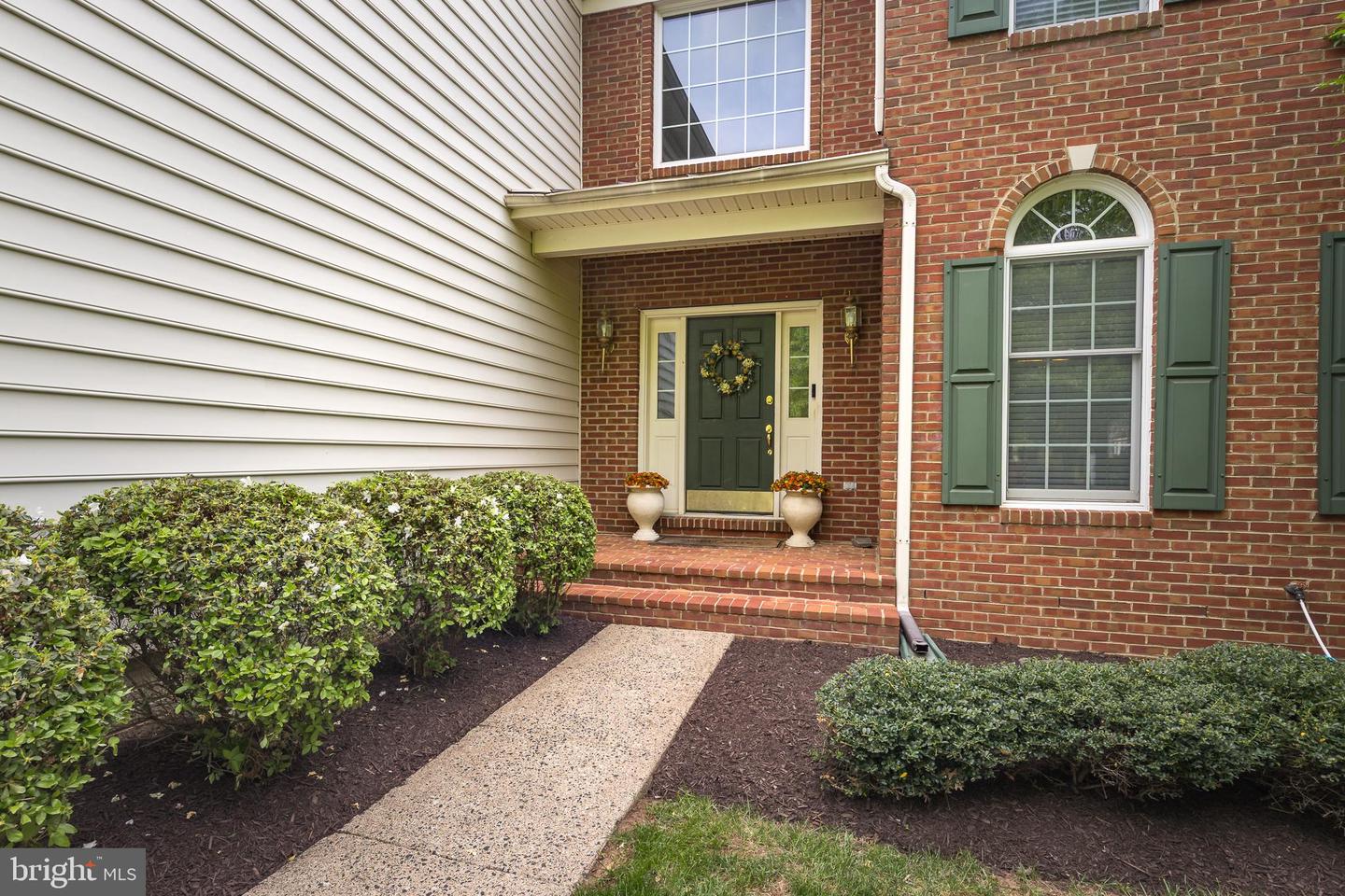 5510 HILLSMAN FARM LN, HAYMARKET, Virginia 20169, 4 Bedrooms Bedrooms, ,4 BathroomsBathrooms,Residential,For sale,5510 HILLSMAN FARM LN,VAPW2094056 MLS # VAPW2094056
