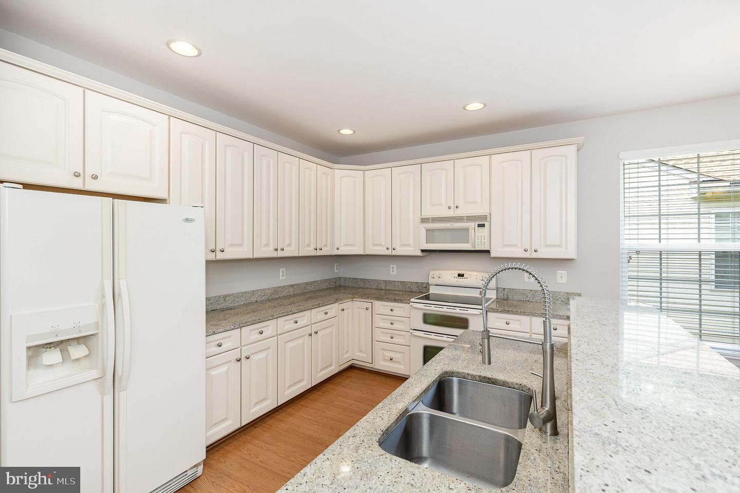 3839 MULBERRY POINT CT, DUMFRIES, Virginia 22025, 4 Bedrooms Bedrooms, 7 Rooms Rooms,3 BathroomsBathrooms,Residential,For sale,3839 MULBERRY POINT CT,VAPW2095490 MLS # VAPW2095490