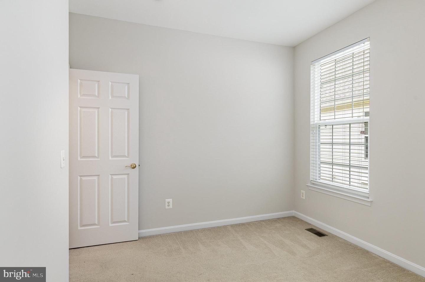 3839 MULBERRY POINT CT, DUMFRIES, Virginia 22025, 4 Bedrooms Bedrooms, 7 Rooms Rooms,3 BathroomsBathrooms,Residential,For sale,3839 MULBERRY POINT CT,VAPW2095490 MLS # VAPW2095490