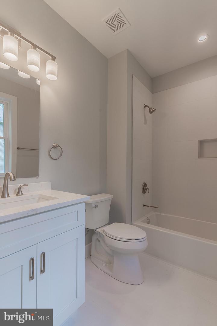 7215 ORIOLE AVE, SPRINGFIELD, Virginia 22150, 6 Bedrooms Bedrooms, ,5 BathroomsBathrooms,Residential,For sale,7215 ORIOLE AVE,VAFX2244846 MLS # VAFX2244846