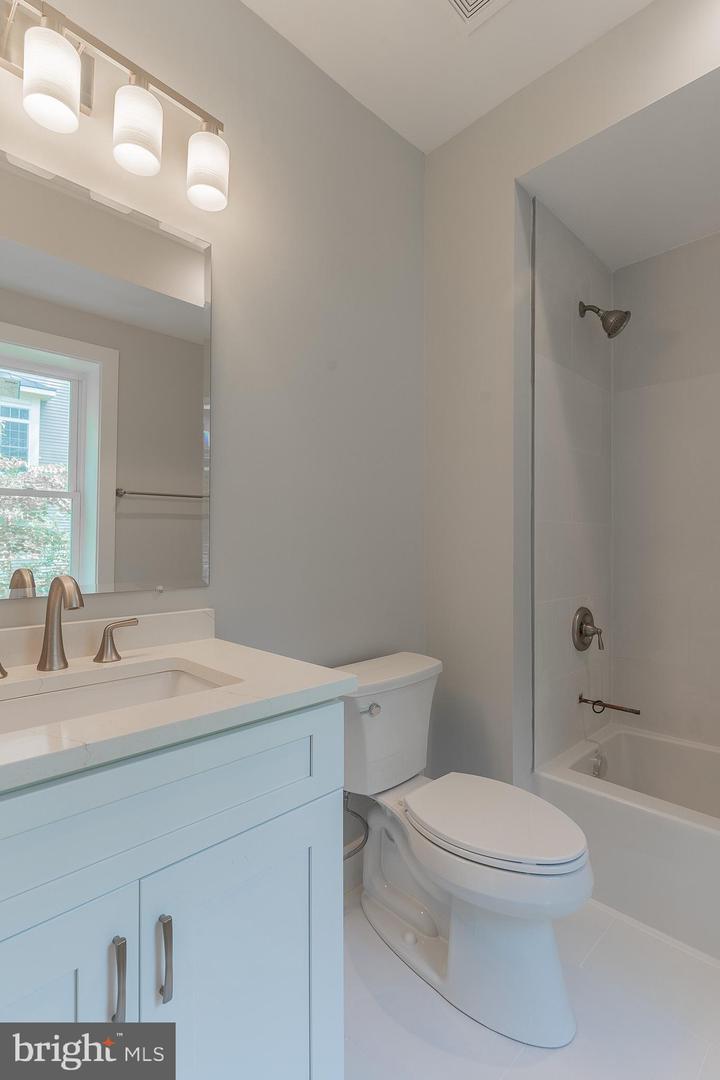 7215 ORIOLE AVE, SPRINGFIELD, Virginia 22150, 6 Bedrooms Bedrooms, ,5 BathroomsBathrooms,Residential,For sale,7215 ORIOLE AVE,VAFX2244846 MLS # VAFX2244846