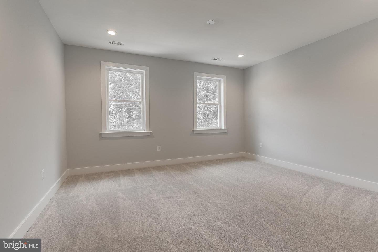 7215 ORIOLE AVE, SPRINGFIELD, Virginia 22150, 6 Bedrooms Bedrooms, ,5 BathroomsBathrooms,Residential,For sale,7215 ORIOLE AVE,VAFX2244846 MLS # VAFX2244846
